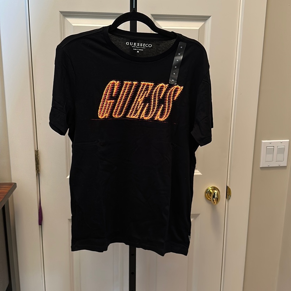 Guess - Mens RARE Graphic T-Shirt Black Tee Raised Lettering Fiery Logo - Picture 7 of 16